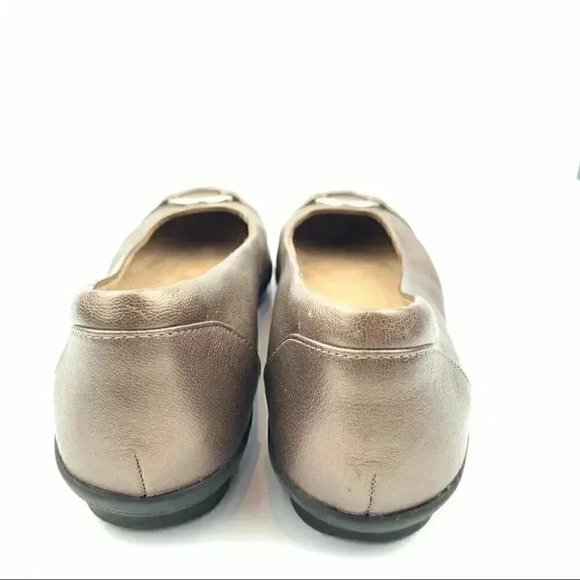 Women Clarks flats size 7.5 38 bronze leather round toe